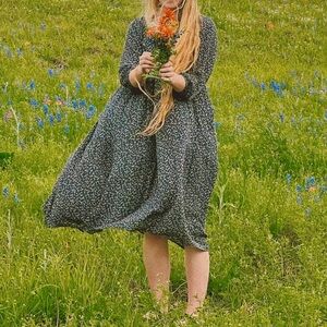 Audrey 3+1 Navy and White Floral V-Neck Dress